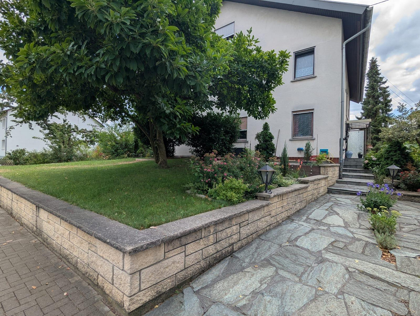 Vielseitiges Dreifamilienhaus in Top-Lage von Graben-Neudorf (OT Neudorf) – Graben-Neudorf(Neudorf) – Vorschaubild 2