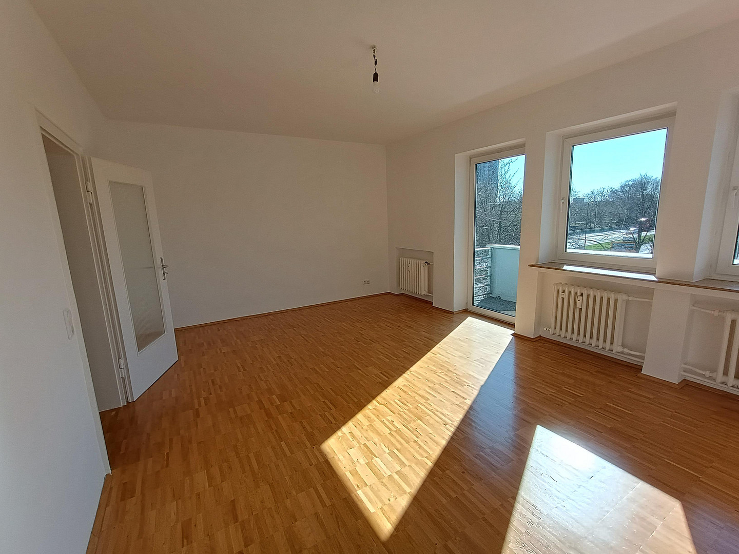 3 Zimmer Wohnung mit Echtholz-Parkett - Blick auf Westfalenpark inklusive – Wilhelm-Crüwell-Straße 20, 44139 Dortmund(Mitte) – Vorschaubild 2