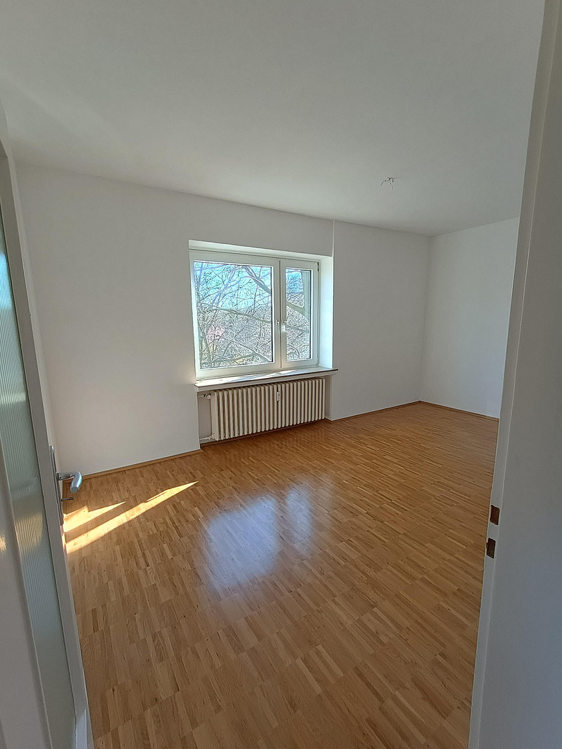 3 Zimmer Wohnung mit Echtholz-Parkett - Blick auf Westfalenpark inklusive – Wilhelm-Crüwell-Straße 20, 44139 Dortmund(Mitte) – Vorschaubild 3