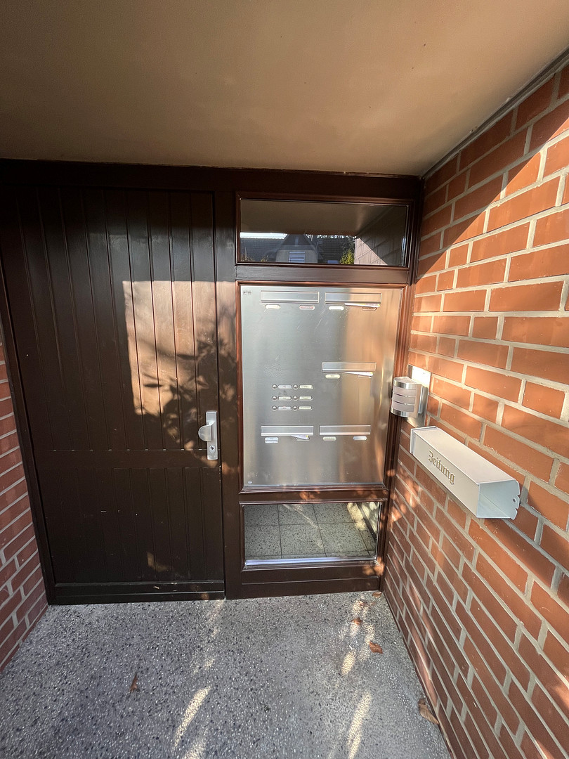 Sasel, schöne 4 Zimmerwohnung mit Tiefgarage in zentraler Lage – Schönsberg 1a, 22395 Hamburg(Sasel) – Vorschaubild 2