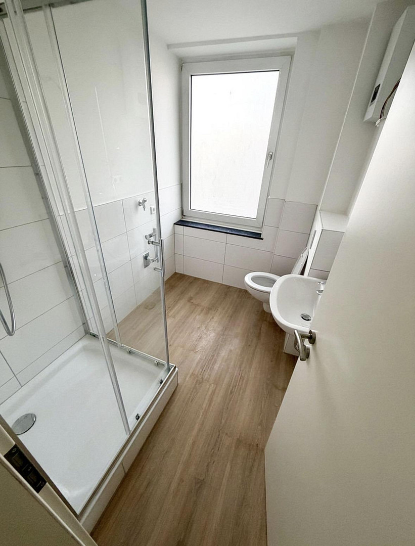 Erstbezug nach Renovierung! 2 Zimmer + Wohnküche + Bad mit Einbauküche – Johanneswerkstr. 35, 33611 Bielefeld – Vorschaubild 4