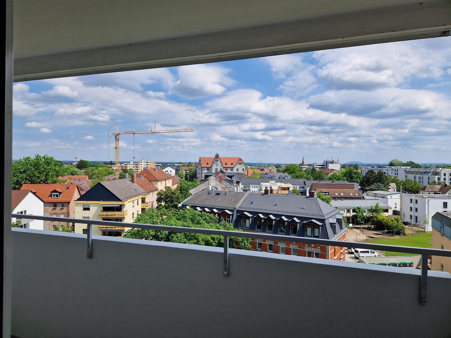 Neu Renovierte 2 Zimmer Wohnung mit Balkon