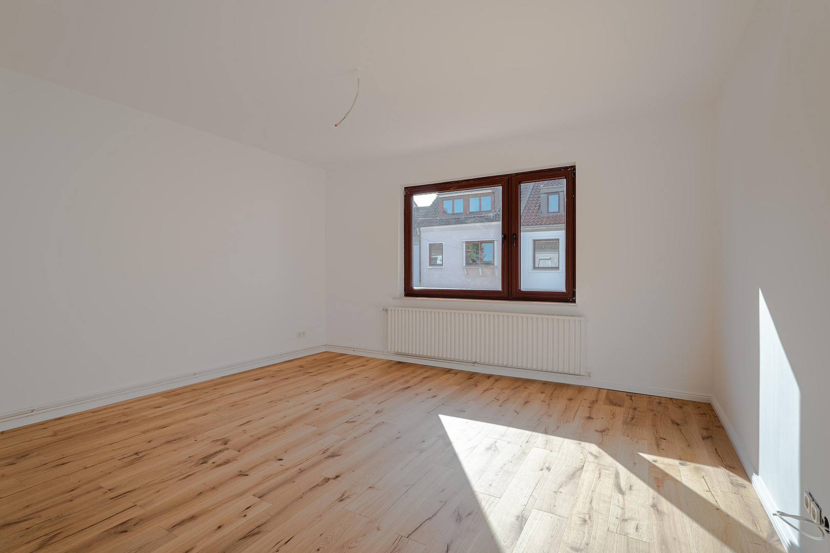 Traumhafte Dachterrasse: Sanierte 2-Zimmerwohnung – Föhrenstraße 27, 28207 Bremen(Hemelingen) – Vorschaubild 2