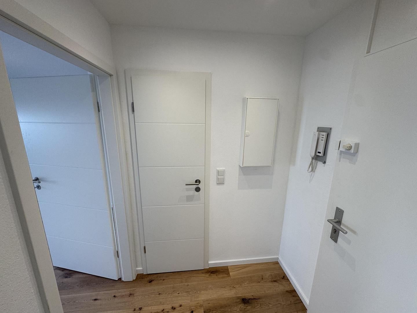 Mitten in Köln: Hochwertig kernsanierte Wohnung mit eigenem Parkplatz – Köln(Innenstadt) – Vorschaubild 4