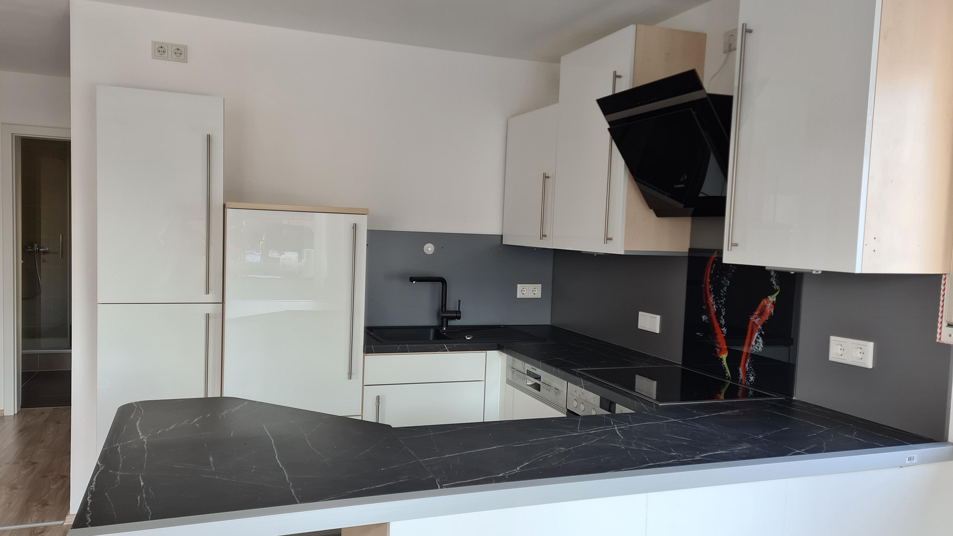Schöne Wohnung, 2 Zimmer, Küche, Bad, Stellplatz – Ingolstadt – Vorschaubild 3