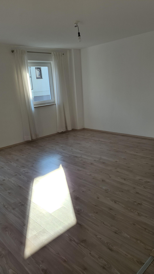 Schöne Wohnung, 2 Zimmer, Küche, Bad, Stellplatz – Ingolstadt – Vorschaubild 4