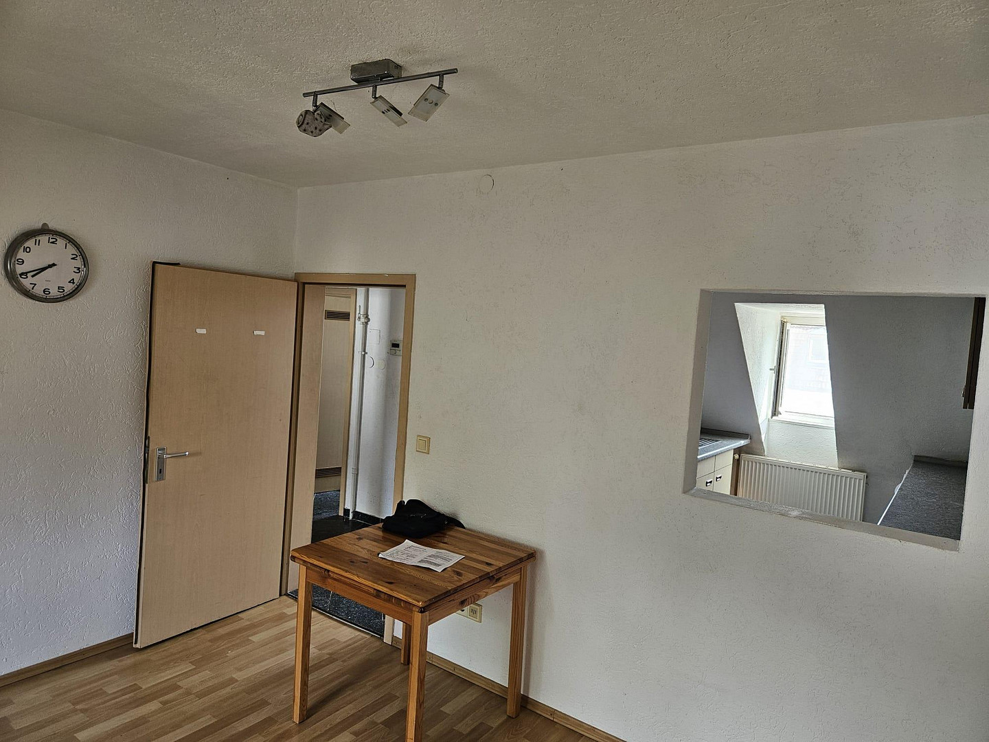 Kapitalanage oder Selbstnutzung: 2,5-Zimmer-Dachgeschosswohnung in Stuttgart (Ohne Makler) – Stuttgart(Bad Cannstatt) – Vorschaubild 2