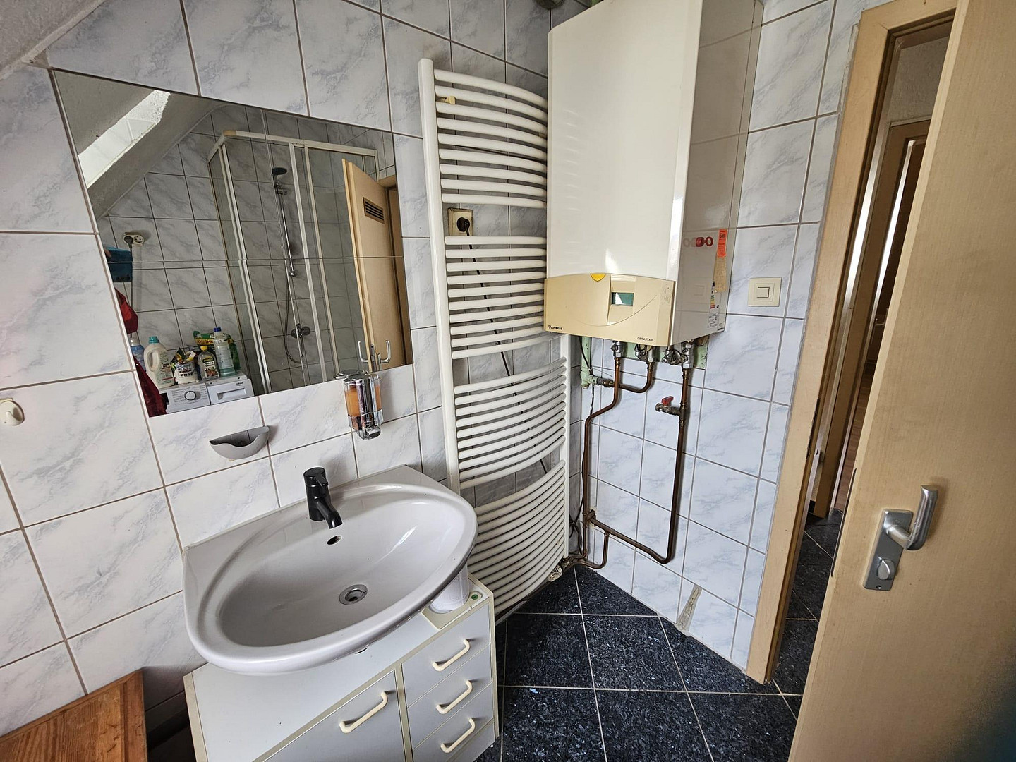 Kapitalanage oder Selbstnutzung: 2,5-Zimmer-Dachgeschosswohnung in Stuttgart (Ohne Makler) – Stuttgart(Bad Cannstatt) – Vorschaubild 11