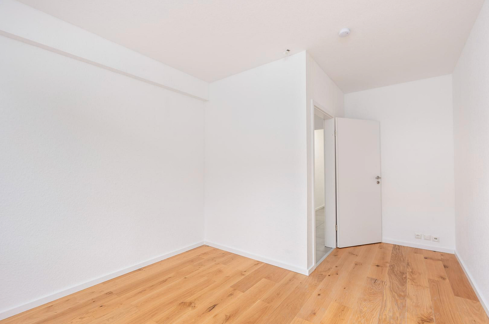 2,5 Zimmer mit Balkon - sofort einziehen oder vermieten – Düsseldorf(Rath) – Vorschaubild 3