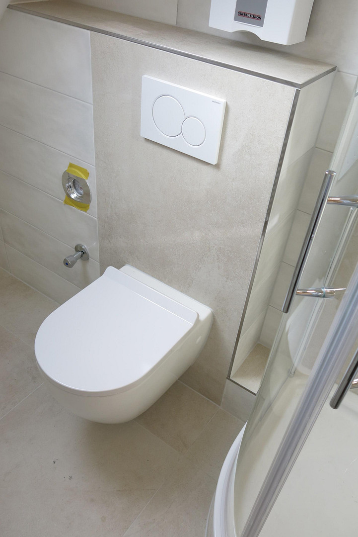 schöne Dachgeschosswohnung löffelfertig 1ZiKüB mit Einbauküche, voll möbliert – Mühlenbroicher Weg 143, 40472 Düsseldorf(Rath) – Vorschaubild 10
