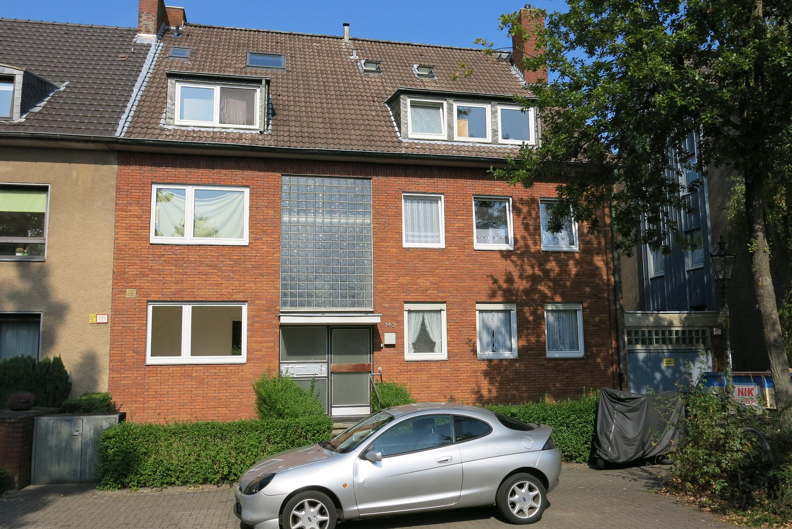 schöne Dachgeschosswohnung löffelfertig 1ZiKüB mit Einbauküche, voll möbliert – Mühlenbroicher Weg 143, 40472 Düsseldorf(Rath) – Vorschaubild 14