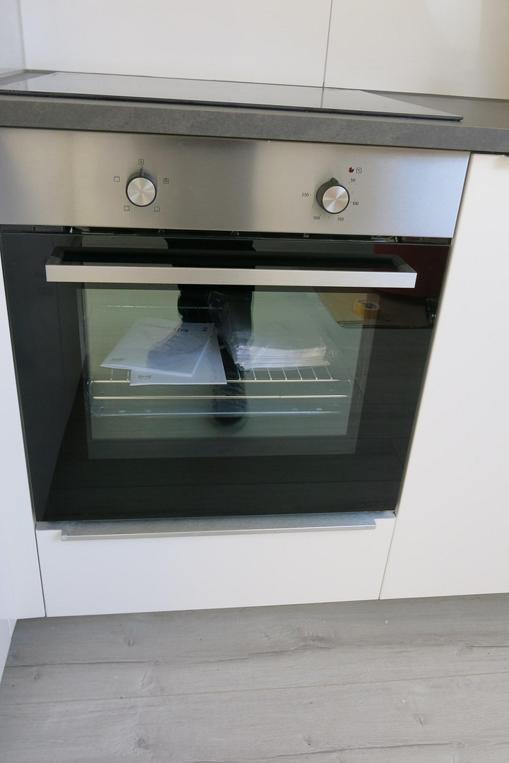 schöne Dachgeschosswohnung löffelfertig 1ZiKüB mit Einbauküche, voll möbliert – Mühlenbroicher Weg 143, 40472 Düsseldorf(Rath) – Vorschaubild 21