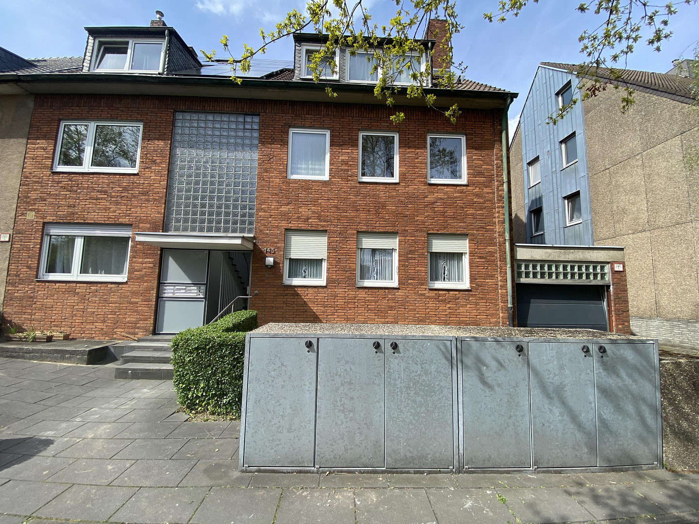 schöne Dachgeschosswohnung löffelfertig 1ZiKüB mit Einbauküche, voll möbliert – Mühlenbroicher Weg 143, 40472 Düsseldorf(Rath) – Vorschaubild 4