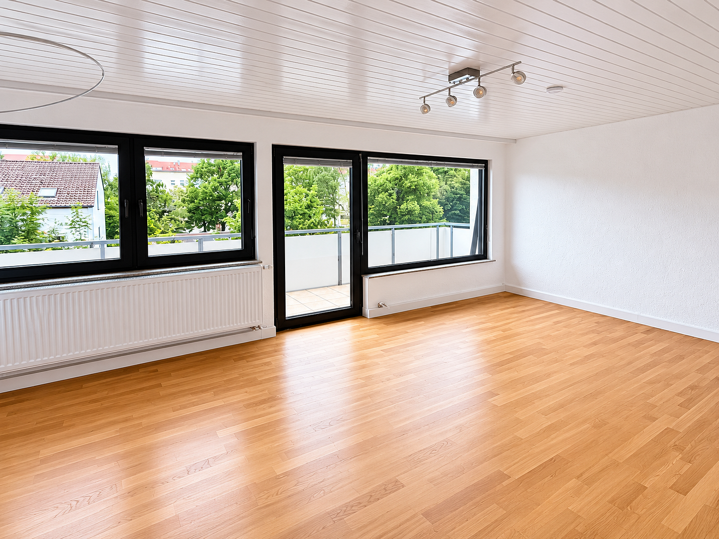 Helle, sanierte und möblierte 3-Zi DG Wohnung mit Balkon in ruhiger Wohnlage – Stuttgart(Fasanenhof) – Vorschaubild 2