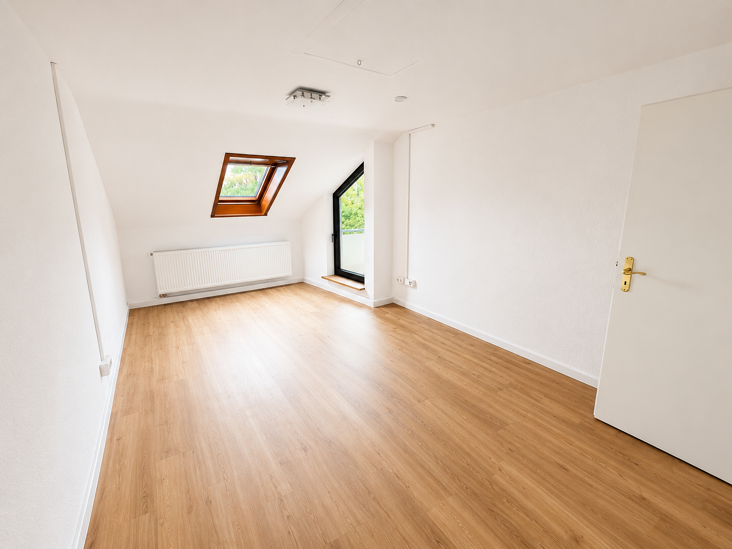 Helle, sanierte und möblierte 3-Zi DG Wohnung mit Balkon in ruhiger Wohnlage – Stuttgart(Fasanenhof) – Vorschaubild 4