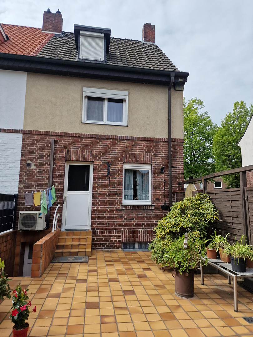Charmantes denkmalgeschütztes Reihenendhaus in zentraler Lage nahe dem Stadtwald