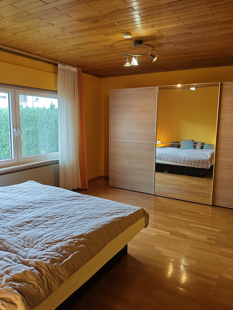 Charmantes Einfamilienhaus mit großem Garten, Wintergarten, Terrasse, Garage und modernisiertem Bad – Schulstraße 4, 56566 Neuwied(Heimbach-Weis) – Vorschaubild 7