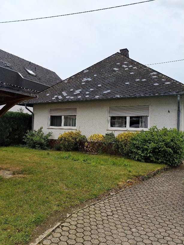 Charmantes Einfamilienhaus mit großem Garten, Wintergarten, Terrasse, Garage und modernisiertem Bad