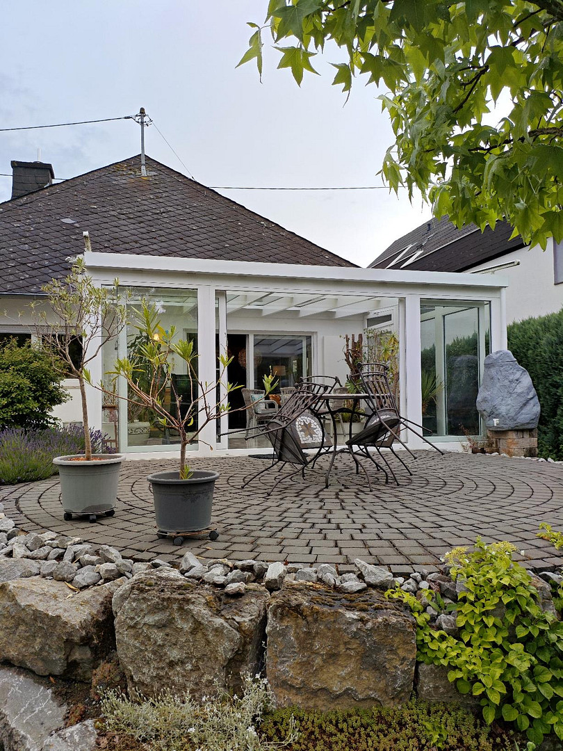 Charmantes Einfamilienhaus mit großem Garten, Wintergarten, Terrasse, Garage und modernisiertem Bad – Schulstraße 4, 56566 Neuwied(Heimbach-Weis) – Vorschaubild 3
