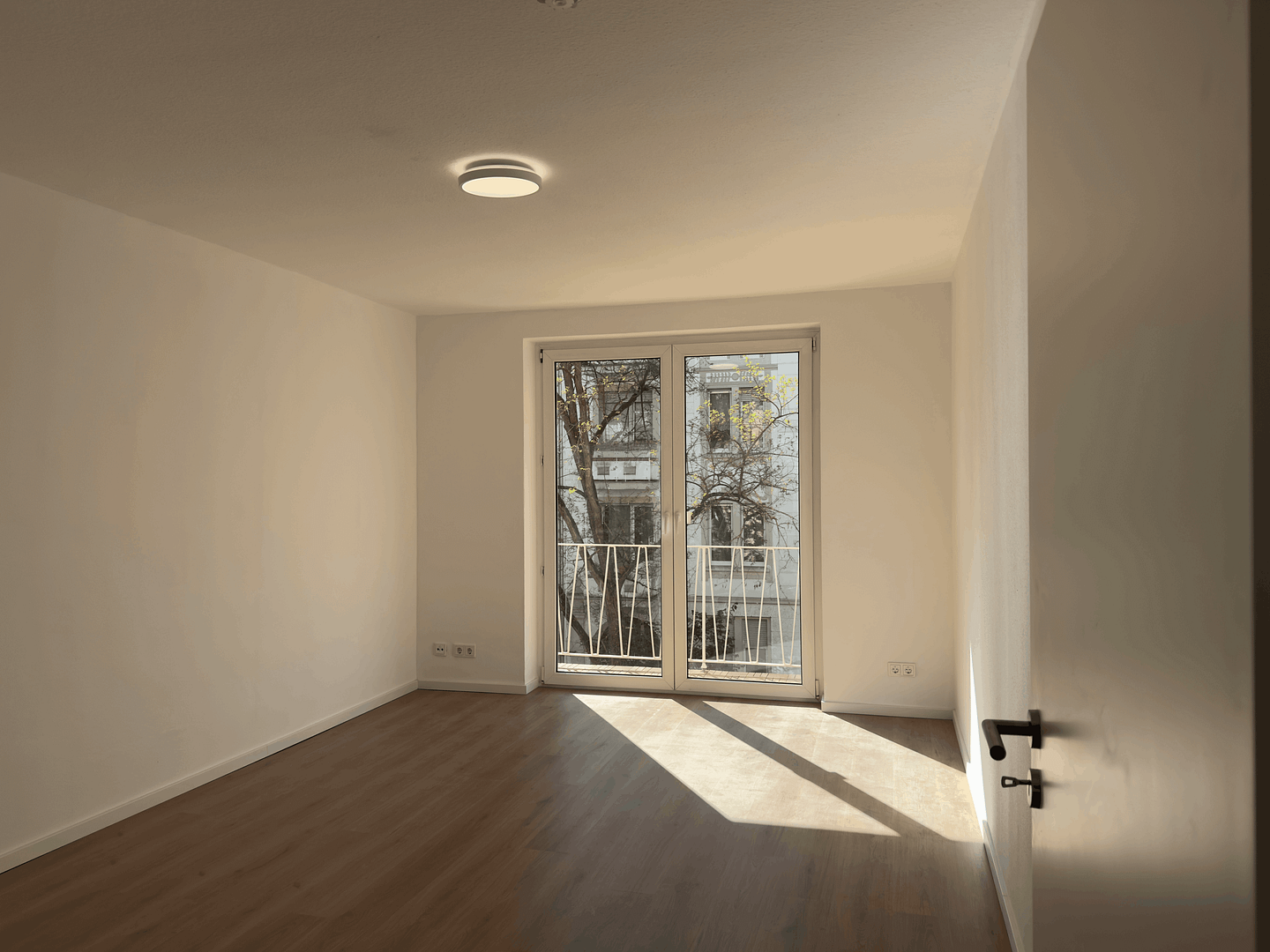 Frisch saniert & sofort verfügbar: Stilvolle 2-ZKB im Dichterviertel Wiesbaden – Lothringer Str. 29, 65195 Wiesbaden – Vorschaubild 4