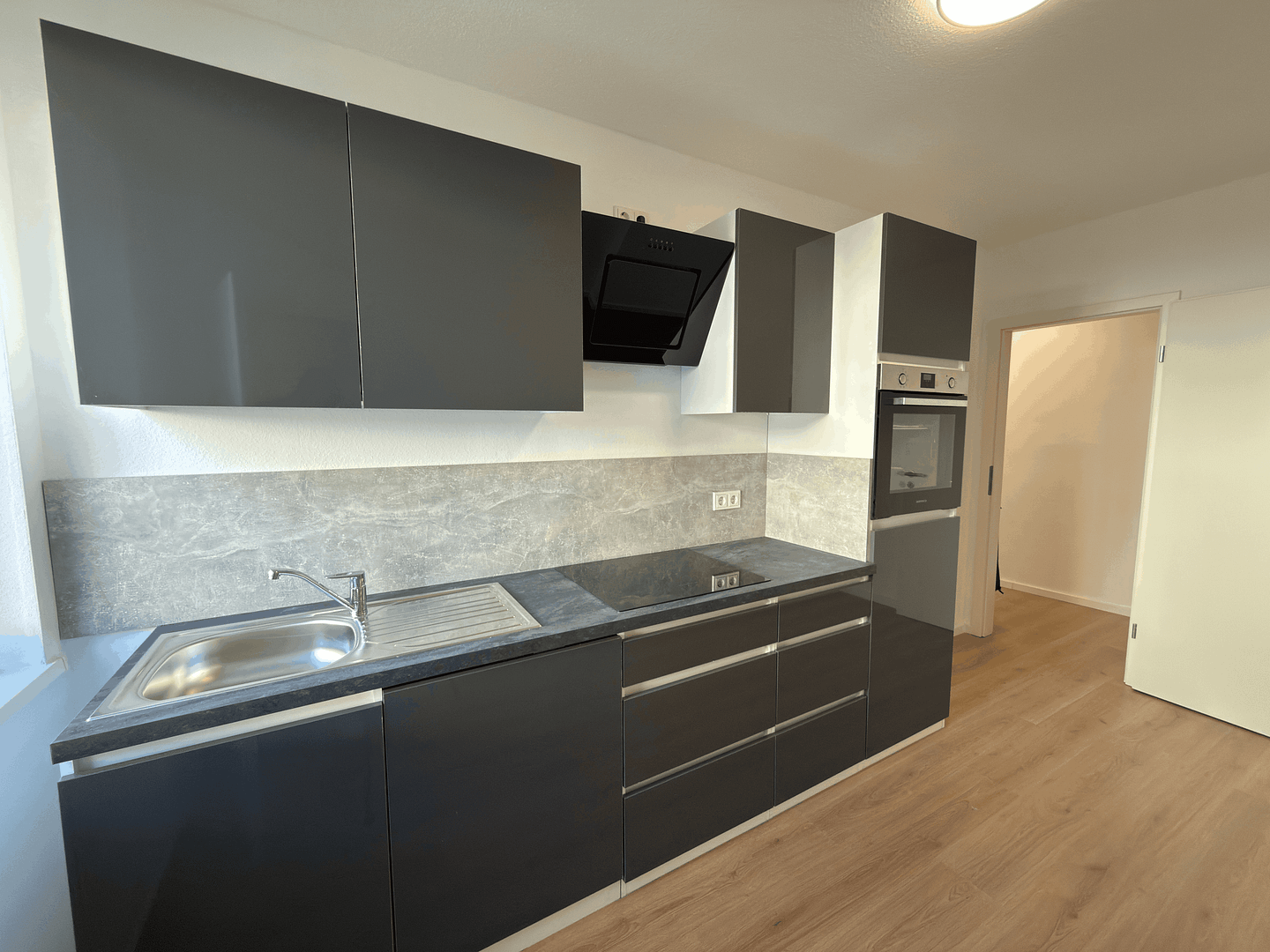 Frisch saniert & sofort verfügbar: Stilvolle 2-ZKB im Dichterviertel Wiesbaden – Lothringer Str. 29, 65195 Wiesbaden – Vorschaubild 11