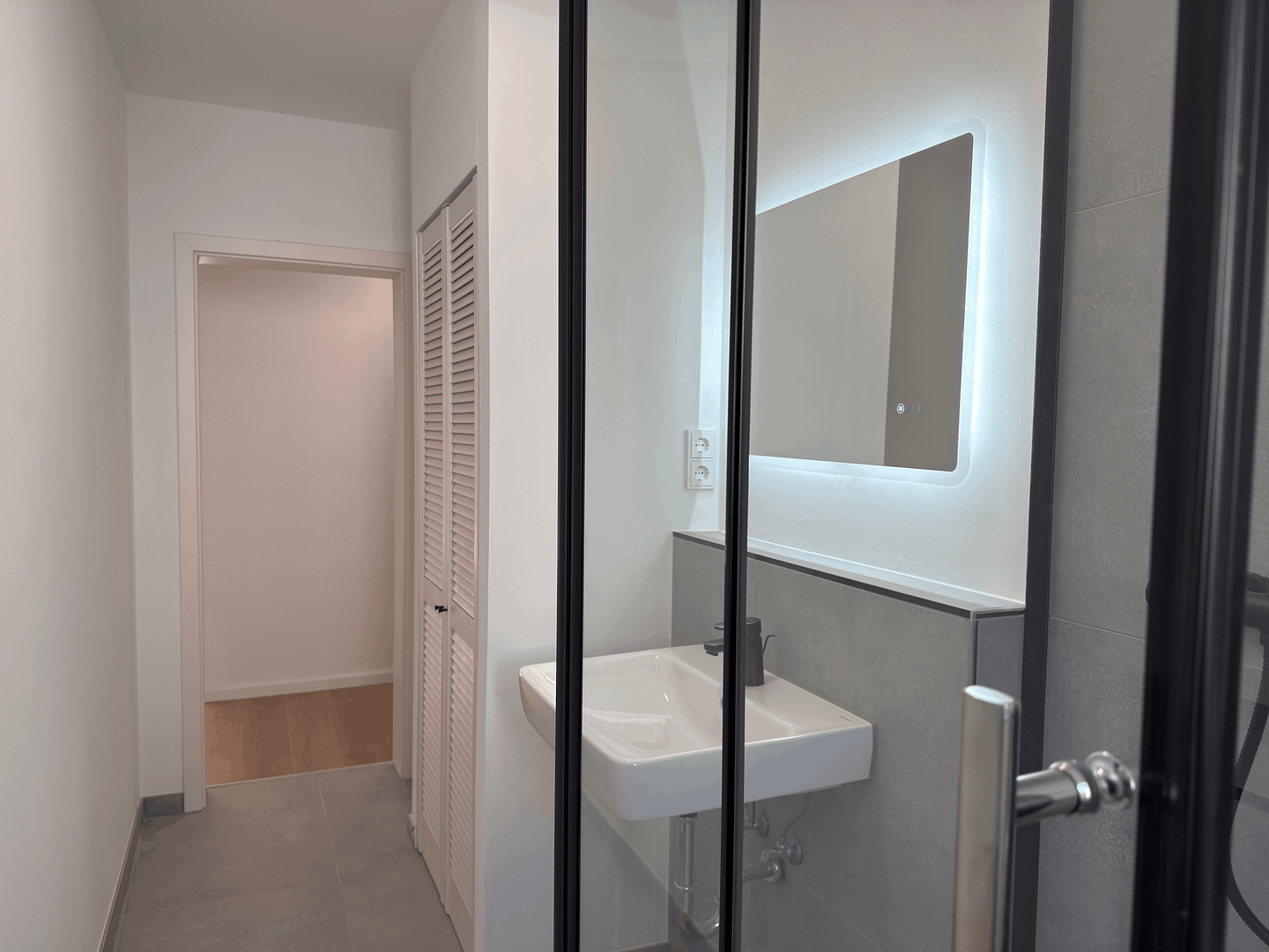 Frisch saniert & sofort verfügbar: Stilvolle 2-ZKB im Dichterviertel Wiesbaden – Lothringer Str. 29, 65195 Wiesbaden – Vorschaubild 3