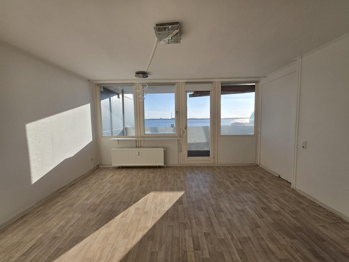 Sonnige 1,5 ZKB, 52m² mit einem großen Balkon mit Weserblick im Zentrum von Bremerhaven – Obere Bürger 104, 27568 Bremerhaven(Mitte-Süd) – Vorschaubild 2