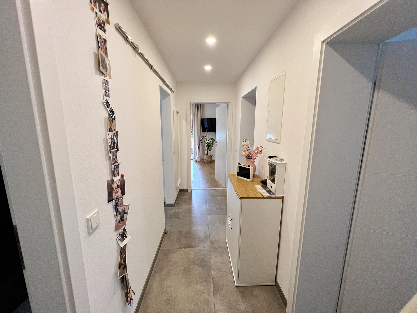 Stilvoll sanierte 3-Zi-Hochparterre-Wohnung mit EBK, Balkon & Garage in Beuel Küdinghoven – Samansstr. 17, 53227 Bonn(Küdinghoven) – Vorschaubild 2