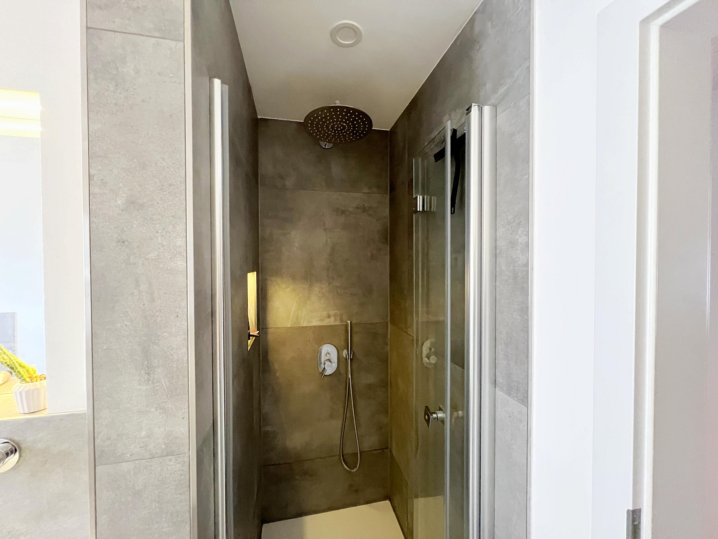 Stilvoll sanierte 3-Zi-Hochparterre-Wohnung mit EBK, Balkon & Garage in Beuel Küdinghoven – Samansstr. 17, 53227 Bonn(Küdinghoven) – Vorschaubild 13