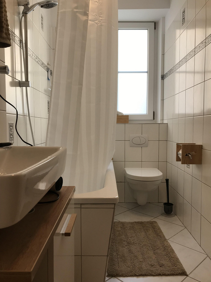 Möbliertes 2-Zimmer-Apartment in schöner Altstadt-Lage – Schildgasse 23, 90403 Nürnberg(Altstadt-St. Sebald) – Vorschaubild 2