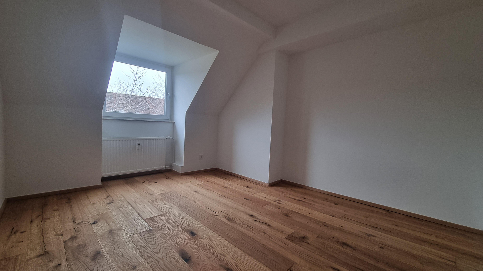 LEERSTEHENDE KERNSANIERTE 2 ZKB DG-WOHNUNG, NOBILIA-EBK UND KELLER IN RUHIGER LAGE OHNE PROVISION – Zorndorfstraße 17, 50737 Köln(Weidenpesch) – Vorschaubild 12