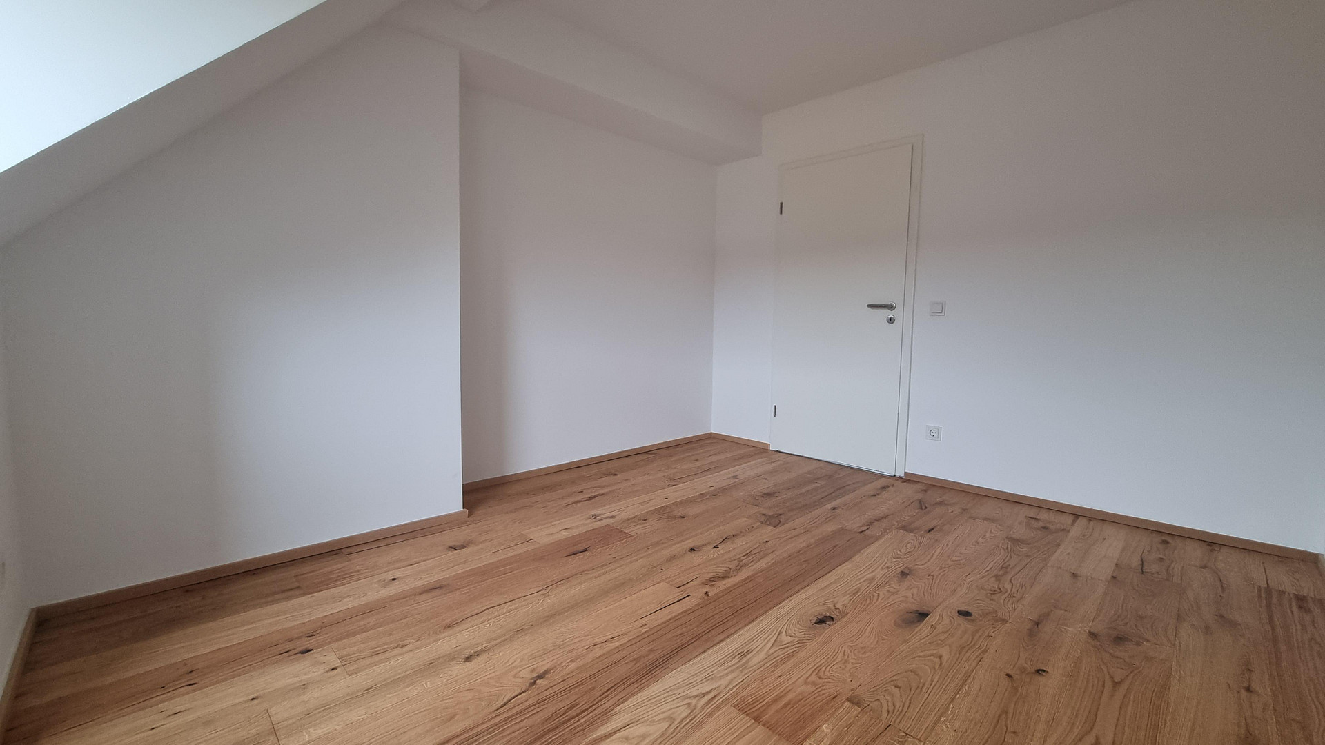 LEERSTEHENDE KERNSANIERTE 2 ZKB DG-WOHNUNG, NOBILIA-EBK UND KELLER IN RUHIGER LAGE OHNE PROVISION – Zorndorfstraße 17, 50737 Köln(Weidenpesch) – Vorschaubild 10