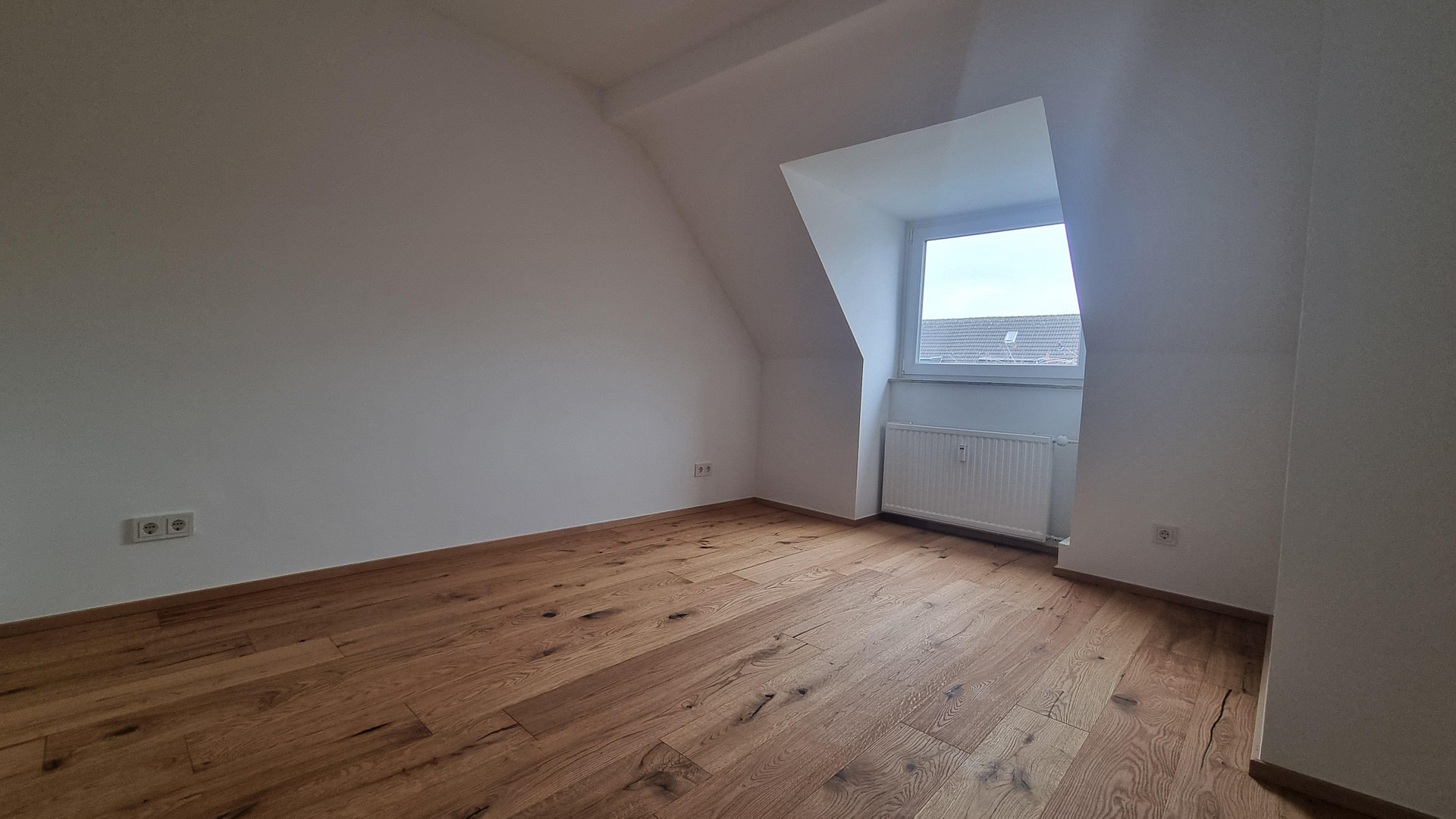 LEERSTEHENDE KERNSANIERTE 2 ZKB DG-WOHNUNG, NOBILIA-EBK UND KELLER IN RUHIGER LAGE OHNE PROVISION – Zorndorfstraße 17, 50737 Köln(Weidenpesch) – Vorschaubild 11