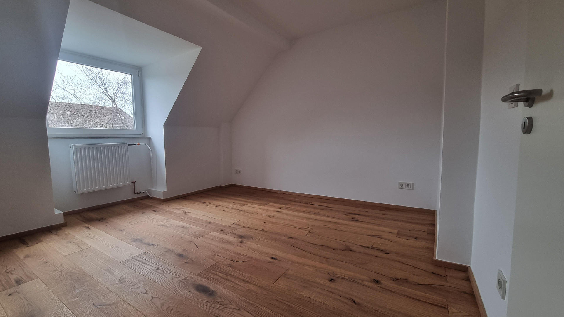LEERSTEHENDE KERNSANIERTE 2 ZKB DG-WOHNUNG, NOBILIA-EBK UND KELLER IN RUHIGER LAGE OHNE PROVISION – Zorndorfstraße 17, 50737 Köln(Weidenpesch) – Vorschaubild 9