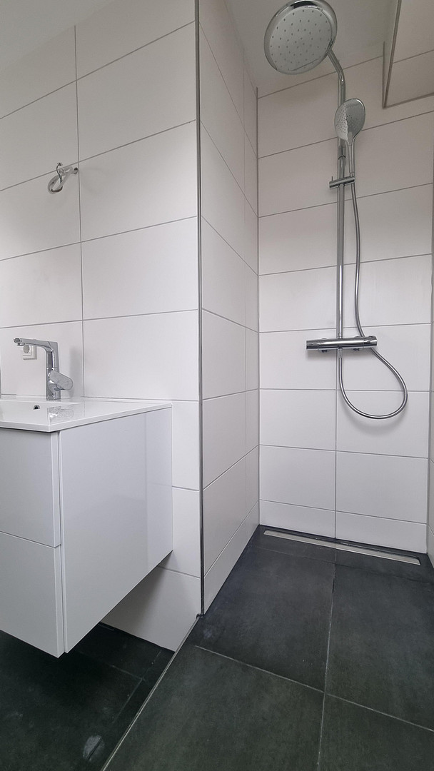 LEERSTEHENDE KERNSANIERTE 2 ZKB DG-WOHNUNG, NOBILIA-EBK UND KELLER IN RUHIGER LAGE OHNE PROVISION – Zorndorfstraße 17, 50737 Köln(Weidenpesch) – Vorschaubild 16