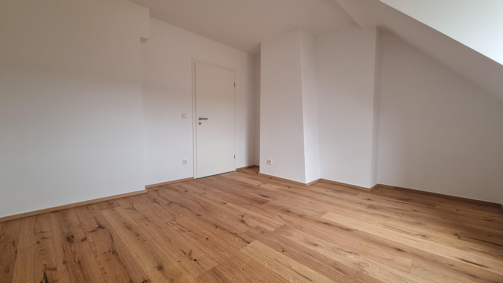 LEERSTEHENDE KERNSANIERTE 2 ZKB DG-WOHNUNG, NOBILIA-EBK UND KELLER IN RUHIGER LAGE OHNE PROVISION – Zorndorfstraße 17, 50737 Köln(Weidenpesch) – Vorschaubild 8