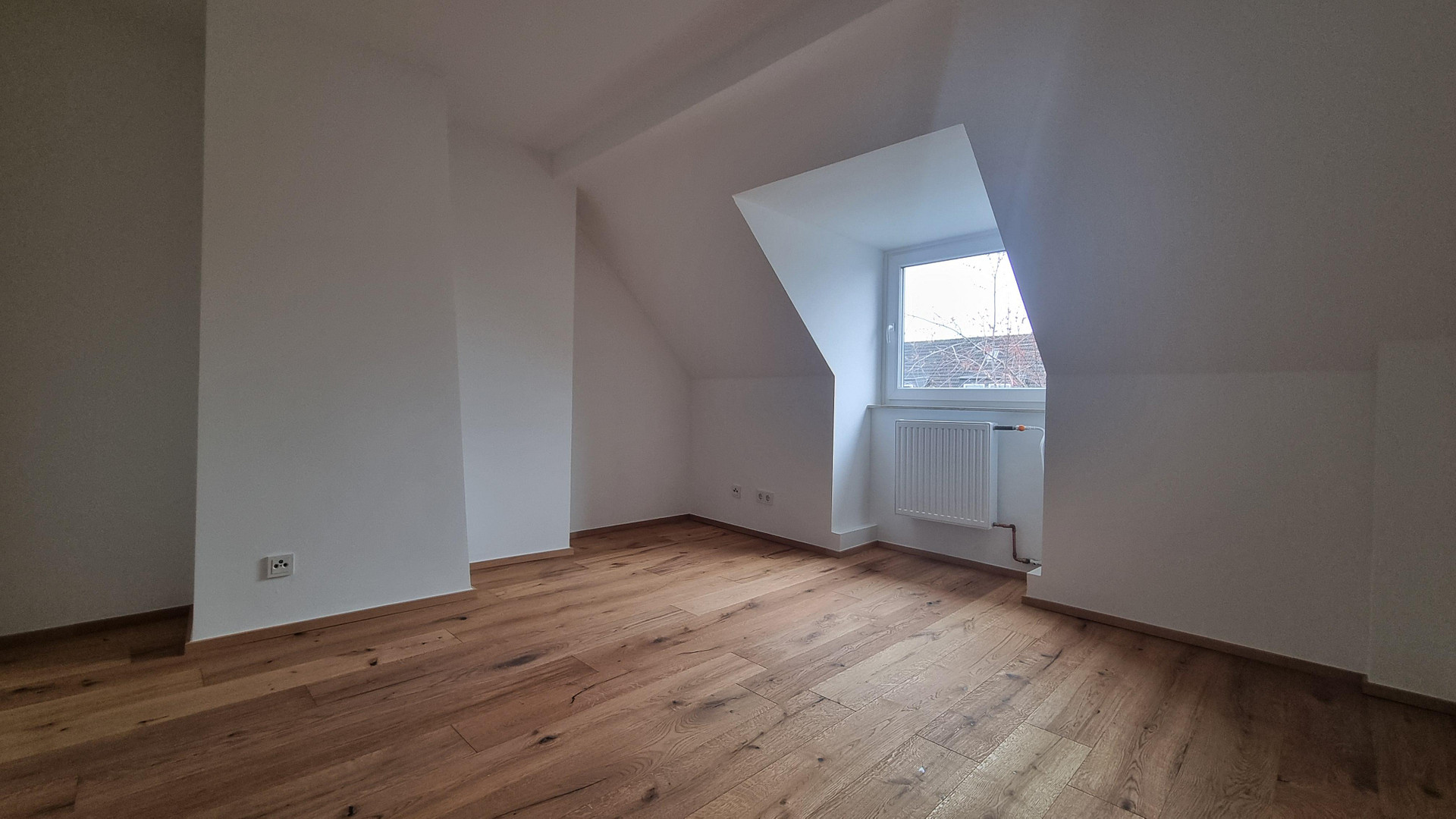 LEERSTEHENDE KERNSANIERTE 2 ZKB DG-WOHNUNG, NOBILIA-EBK UND KELLER IN RUHIGER LAGE OHNE PROVISION – Zorndorfstraße 17, 50737 Köln(Weidenpesch) – Vorschaubild 5