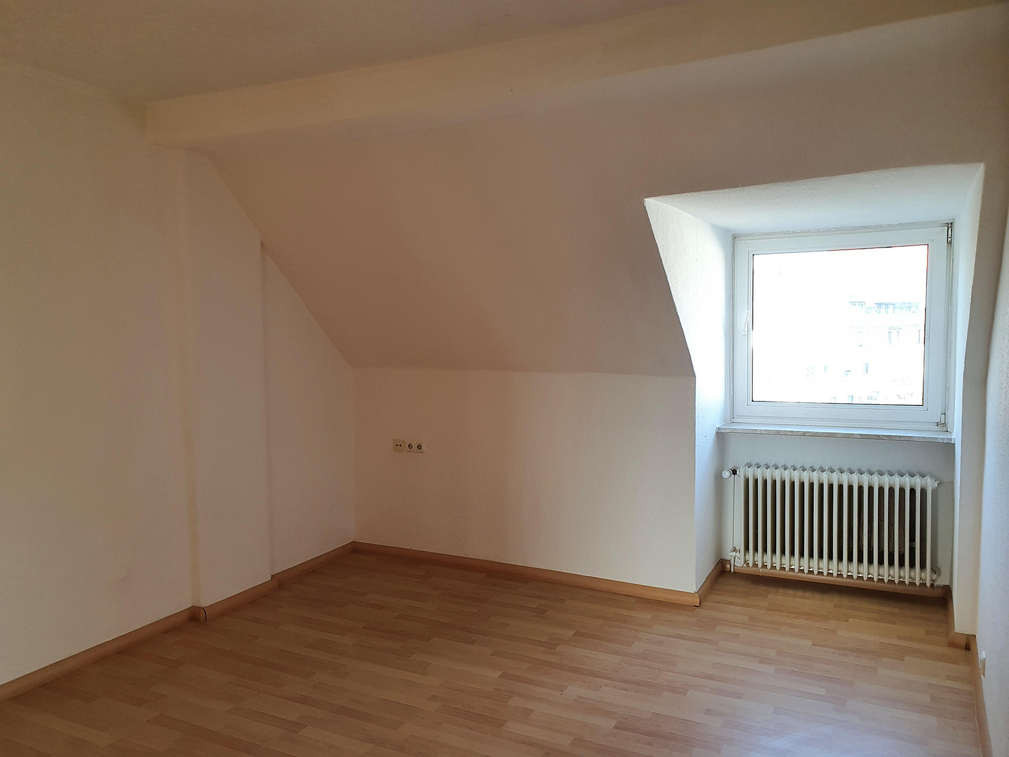 Gut geschnittene 3-Raum KDB DG-Wohnung – Huttropstr. 52, 45138 Essen(Huttrop) – Vorschaubild 4