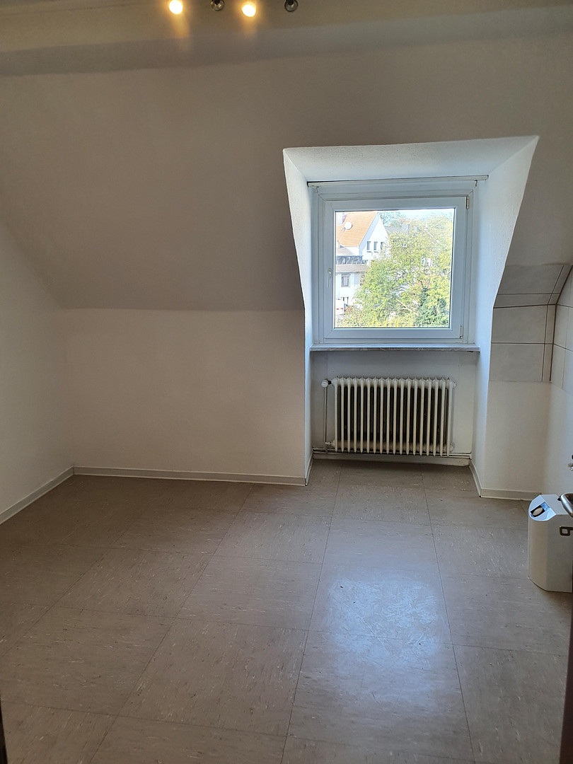 Gut geschnittene 3-Raum KDB DG-Wohnung – Huttropstr. 52, 45138 Essen(Huttrop) – Vorschaubild 3