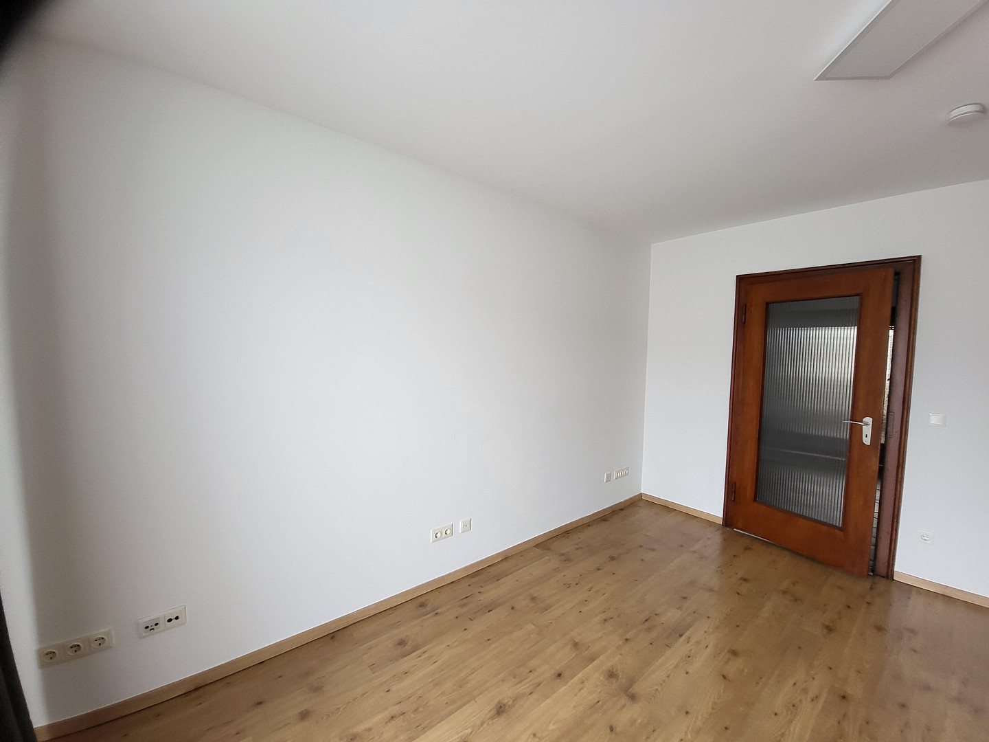 Asia Viertel 1-ZiKüDiBad Wohnung 6.-OG mit Aufzug 2 Balkone (Nord und Süd) mit EBK – Düsseldorf(Stadtmitte) – Vorschaubild 9