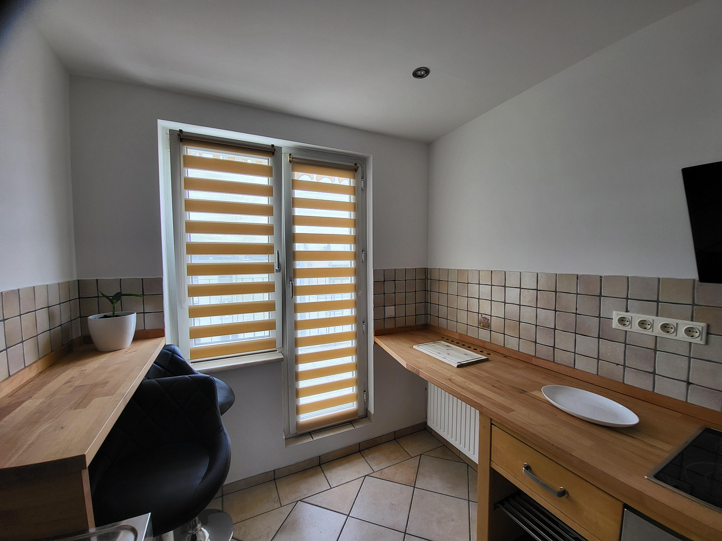 Asia Viertel 1-ZiKüDiBad Wohnung 6.-OG mit Aufzug 2 Balkone (Nord und Süd) mit EBK – Düsseldorf(Stadtmitte) – Vorschaubild 8