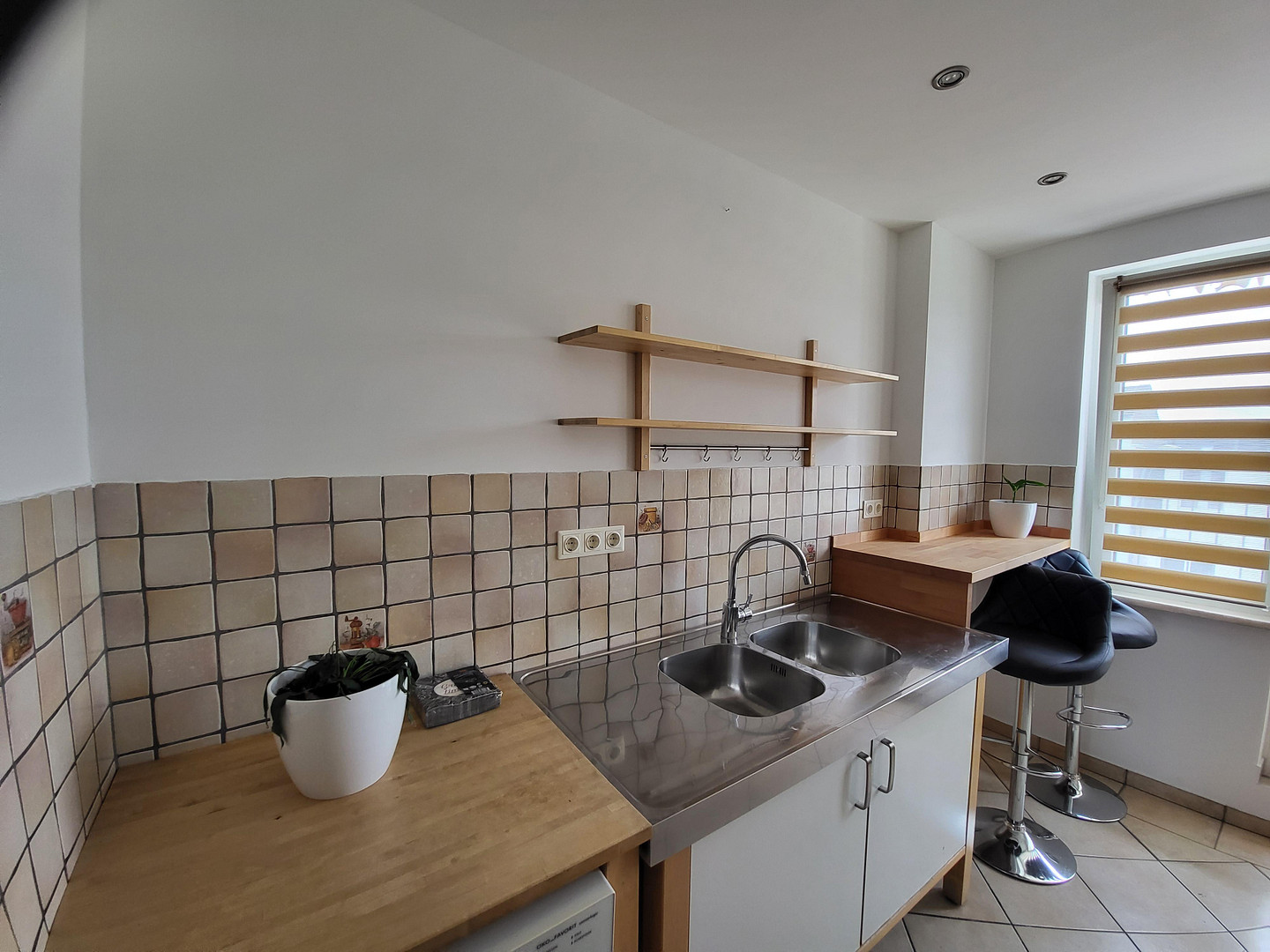 Asia Viertel 1-ZiKüDiBad Wohnung 6.-OG mit Aufzug 2 Balkone (Nord und Süd) mit EBK – Düsseldorf(Stadtmitte) – Vorschaubild 2