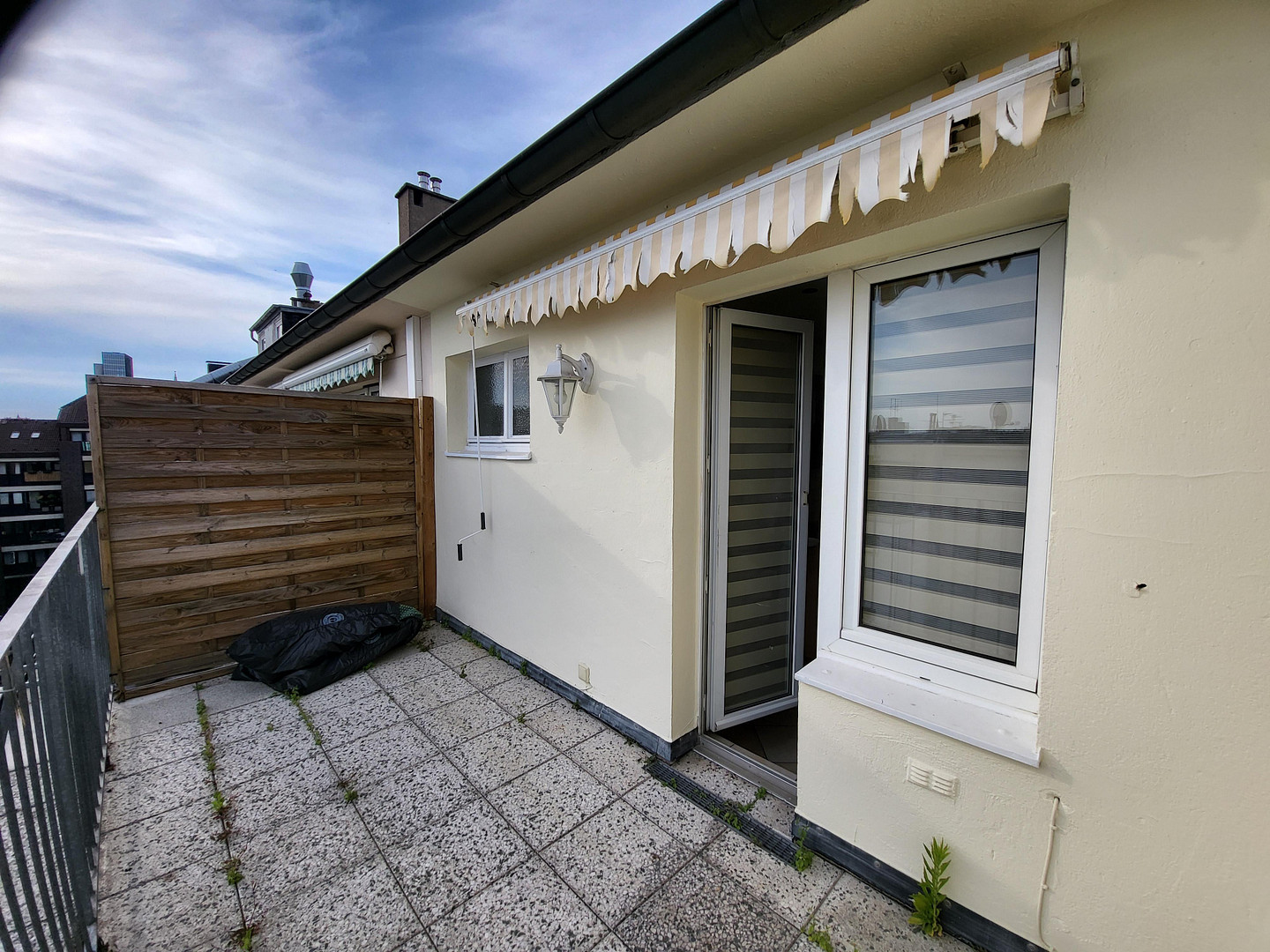 Asia Viertel 1-ZiKüDiBad Wohnung 6.-OG mit Aufzug 2 Balkone (Nord und Süd) mit EBK – Düsseldorf(Stadtmitte) – Vorschaubild 12