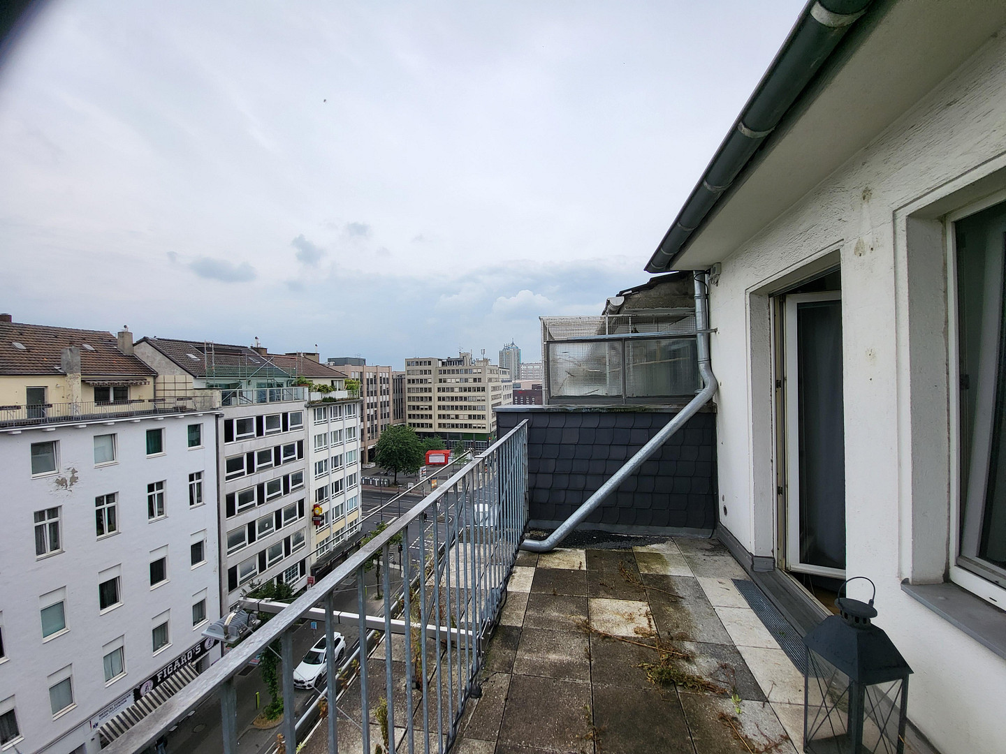 Asia Viertel 1-ZiKüDiBad Wohnung 6.-OG mit Aufzug 2 Balkone (Nord und Süd) mit EBK – Düsseldorf(Stadtmitte) – Vorschaubild 3