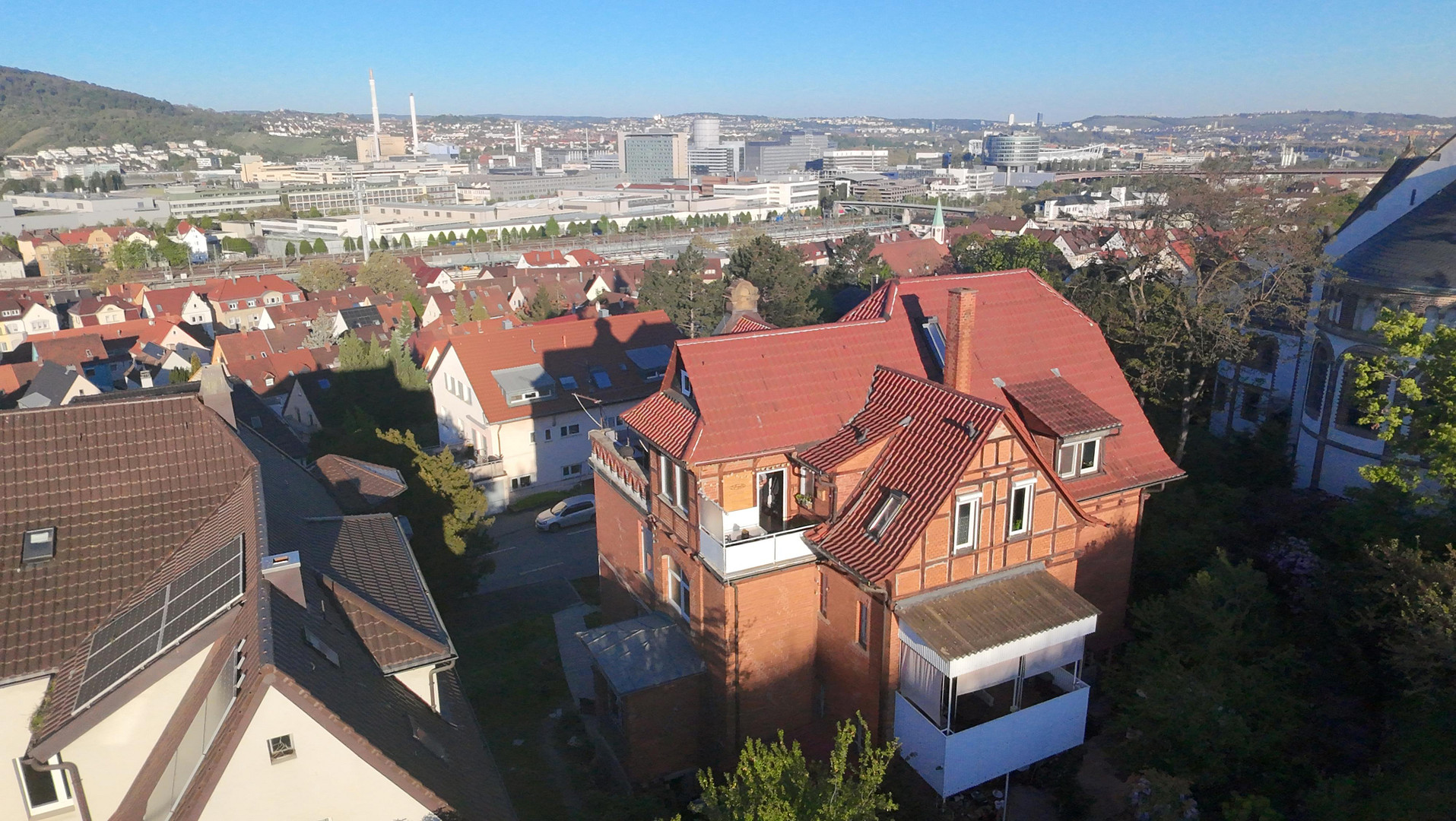 Einzigartiges Wohnjuwel am Weinberg: Maisonette-Wohnung mit Panoramablick in Stuttgart-Untertürkheim – Stuttgart(Untertürkheim) – Vorschaubild 3