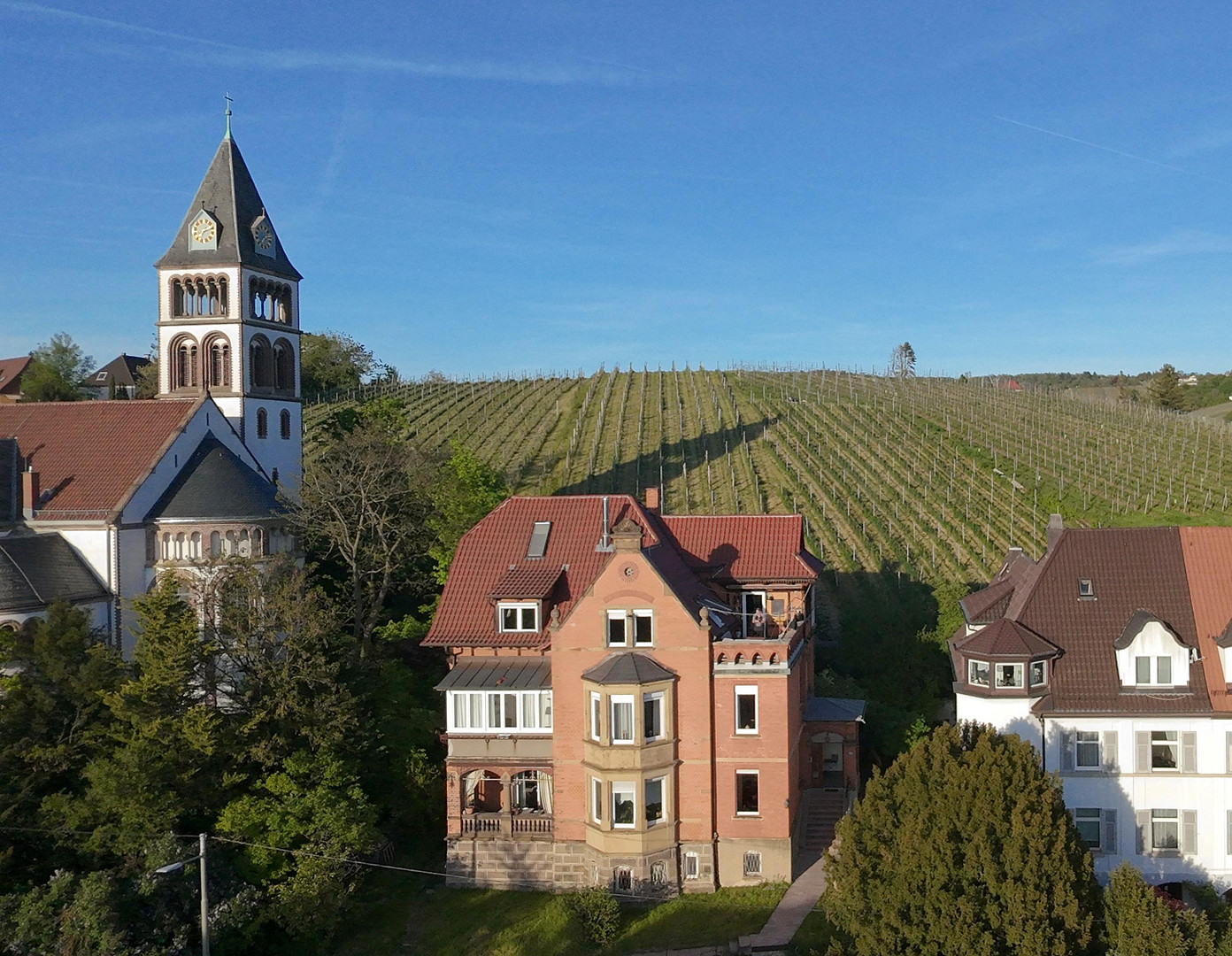 Einzigartiges Wohnjuwel am Weinberg: Maisonette-Wohnung mit Panoramablick in Stuttgart-Untertürkheim – Stuttgart(Untertürkheim) – Vorschaubild 2