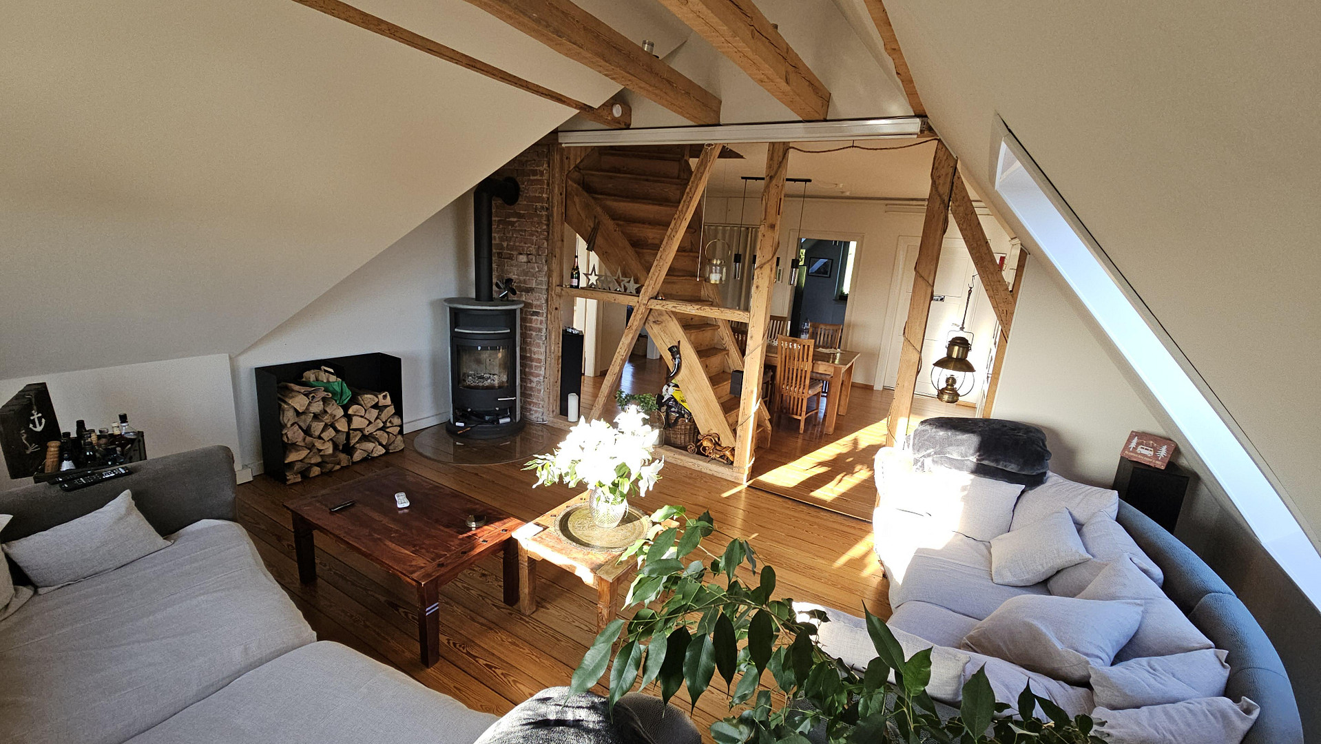 Einzigartiges Wohnjuwel am Weinberg: Maisonette-Wohnung mit Panoramablick in Stuttgart-Untertürkheim – Stuttgart(Untertürkheim) – Vorschaubild 8