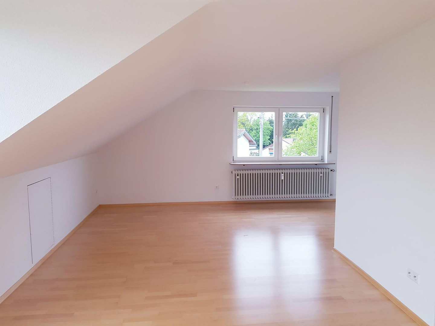 Sonnige 3,5-Zimmer-Wohnung mit Balkon, Einbauküche & Stellplatz in ruhiger Lage – Egerländer Str. 23, 73527 Schwäbisch Gmünd(Herlikofen) – Vorschaubild 3