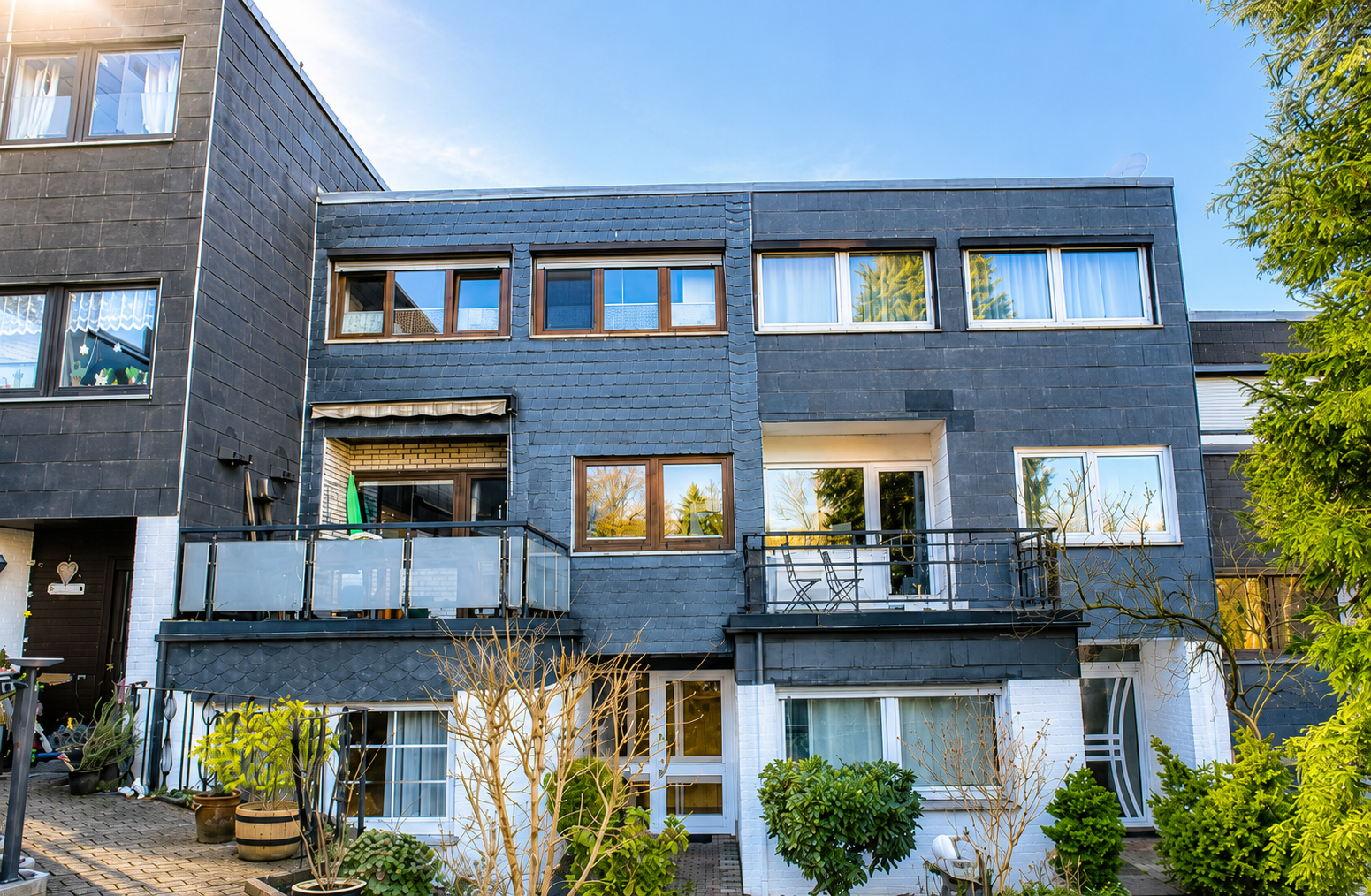 Hausgefühl statt Wohnung 108,5 m² Wohnkomfort mit Kamin 2 Balkonen & moderner Küche in Solingen-Wald – Solingen – Vorschaubild 2