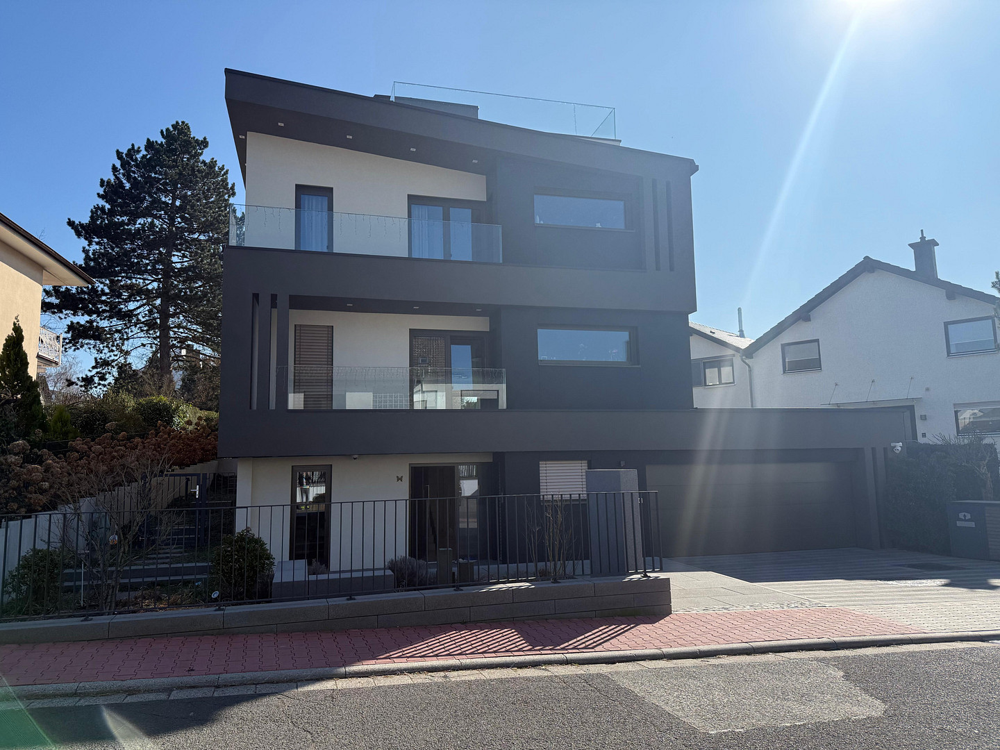 Neubau Designer Luxusvilla in Bad Vilbel · Pool · Heimkino · KNX-Smart Home · Kamin · Sauna – Bad Vilbel – Vorschaubild 2